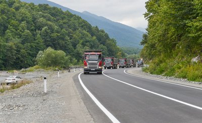 Горную дорогу в Кобанском ущелье в Северной Осетии отремонтировали