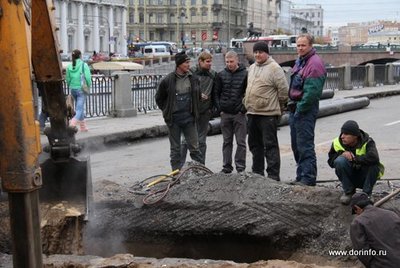 Завершить ремонт дорог в Петербурге обещают к 1 ноября