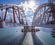 Завершилась морская операция по установке автодорожной арки Крымского моста