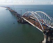 Завершилась морская операция по установке автодорожной арки Крымского моста