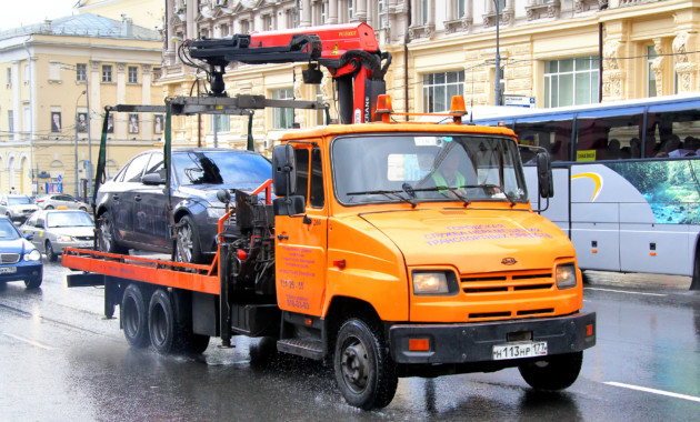 В столице России стали эвакуировать меньше автомобилей без номеров