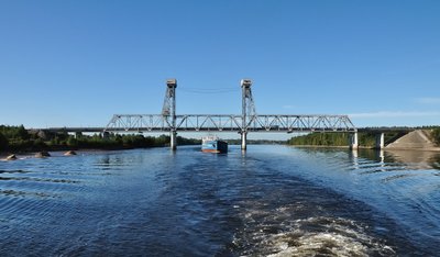 Утром в четверг на трассе Р-21 в Ленобласти вновь разведут мост через Свирь