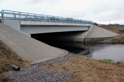 Рабочее движение запустили по мосту через реку Березайка на трассе М-10 в Тверской области