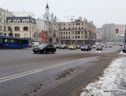 Водителей Москвы предупреждают о гололеде на дорогах в выходные