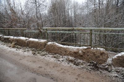 Дорогу и мост к школе отремонтируют в посёлке Шаталово Смоленской области