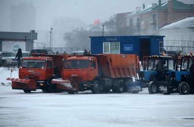 На дороги Приморья вывели 250 единиц спецтехники из-за снегопада