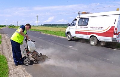 В Орловской области подрядчик заплатит штраф за уложенный в лужи асфальт