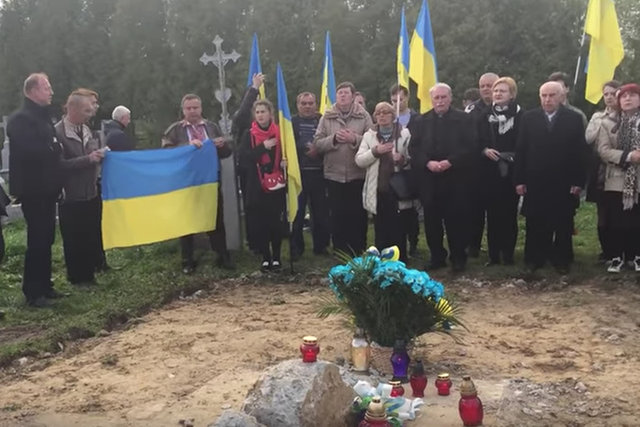 В Польше обломки памятника УПА* использовали для строительства дороги