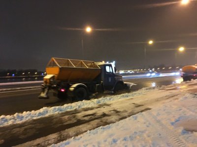 С дорог Петербурга за сутки вывезли 20 тысяч кубометров снега