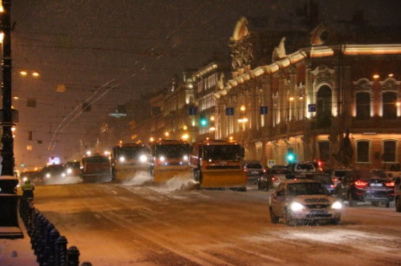 МЧС предупреждает о сильном ветре и гололеде в Петербурге