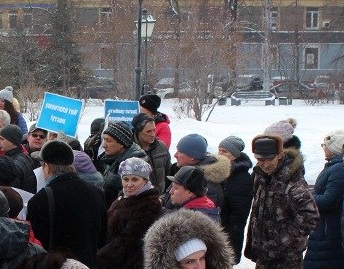 Новосибирцы вышли на пикет против платного 4-го моста в городе