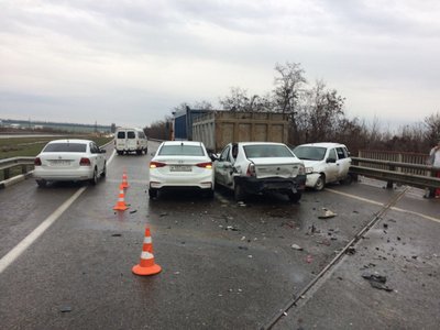 Женщина-водитель погибла в массовой аварии на трассе в Ленобласти