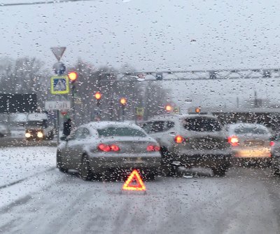 Более 900 дорожных аварий зафиксировано в Санкт-Петербурге за сутки 