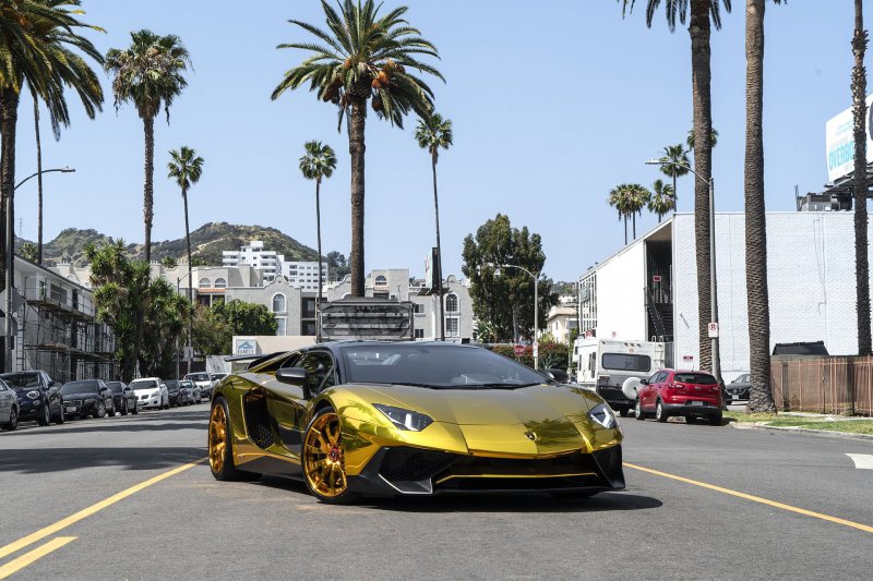 Chris Brown кастомизировал свой Lamborghini Aventador SV Roadster