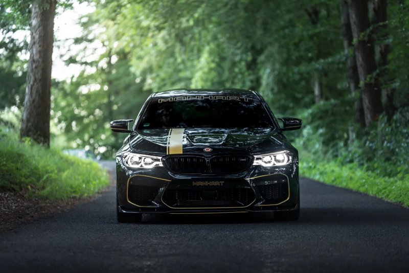 713-сильная BMW M5 в исполнении Manhart